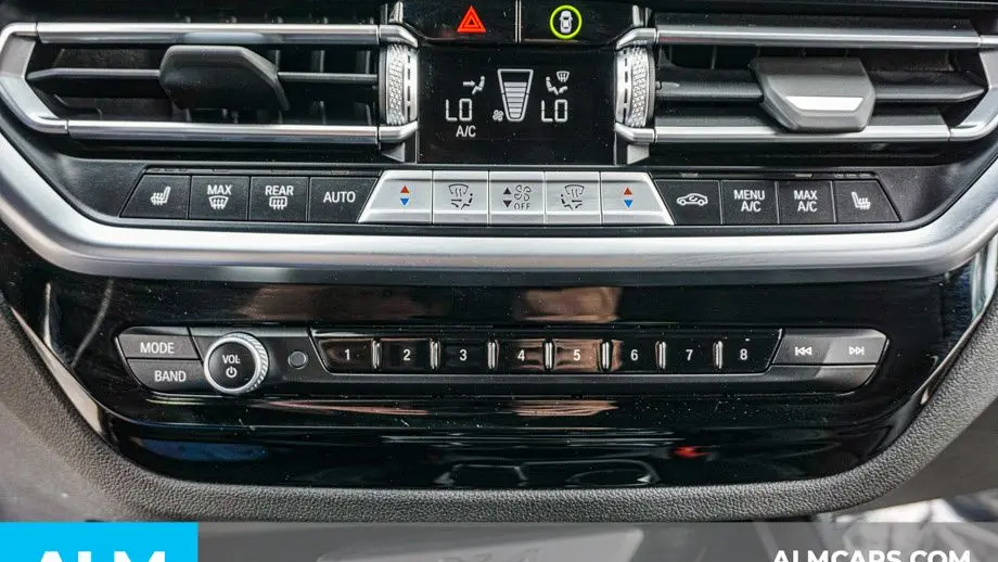 2025 BMW X4 xDrive30i