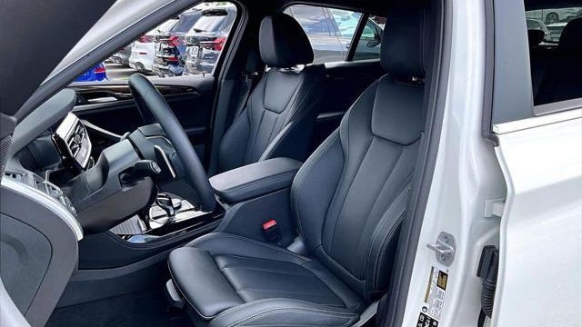 2025 BMW X4 xDrive30i