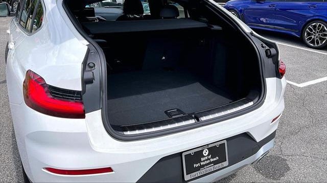 2025 BMW X4 xDrive30i