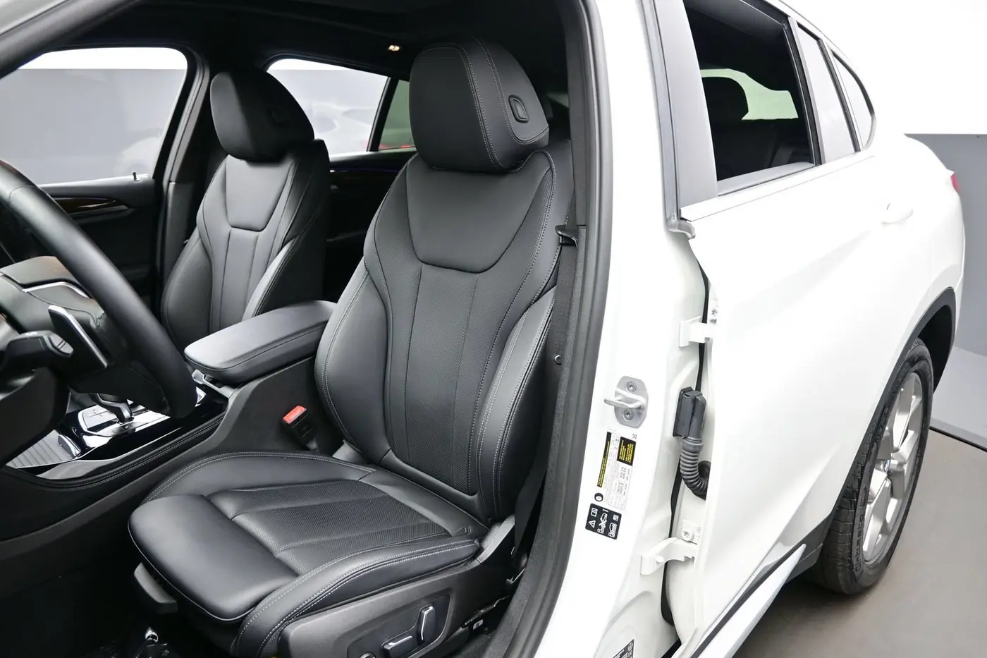 2025 BMW X4 - $44,953