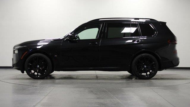 2024 BMW X7 M60i