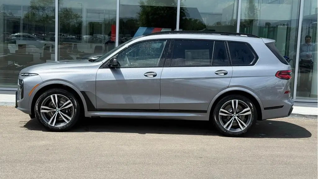 2027 BMW X7 M60i