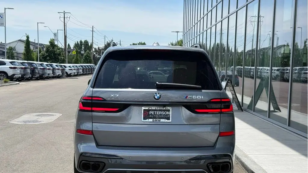 2027 BMW X7 M60i