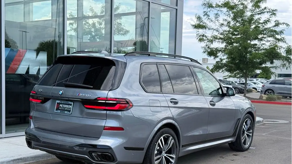 2027 BMW X7 M60i