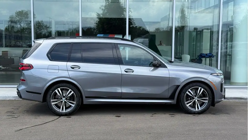 2027 BMW X7 M60i