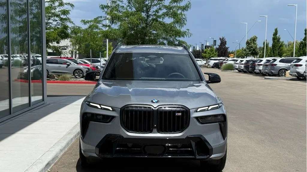 2027 BMW X7 M60i