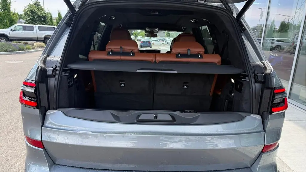 2027 BMW X7 M60i