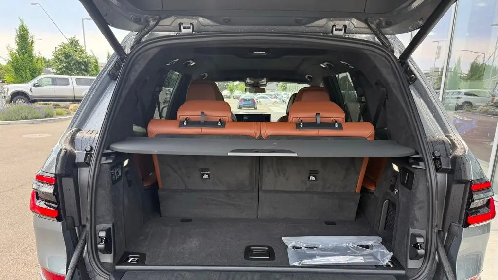 2027 BMW X7 M60i