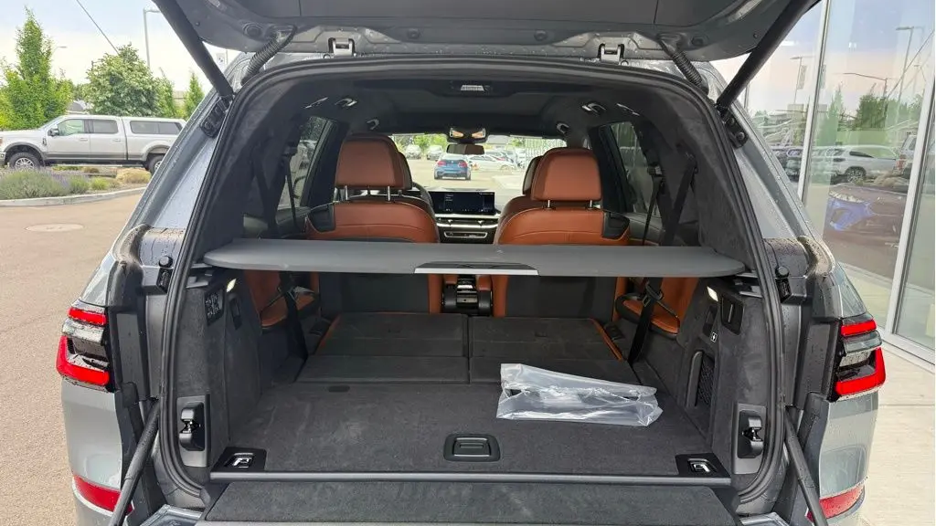 2027 BMW X7 M60i