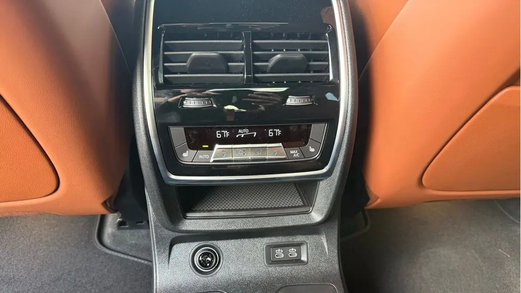 2027 BMW X7 M60i