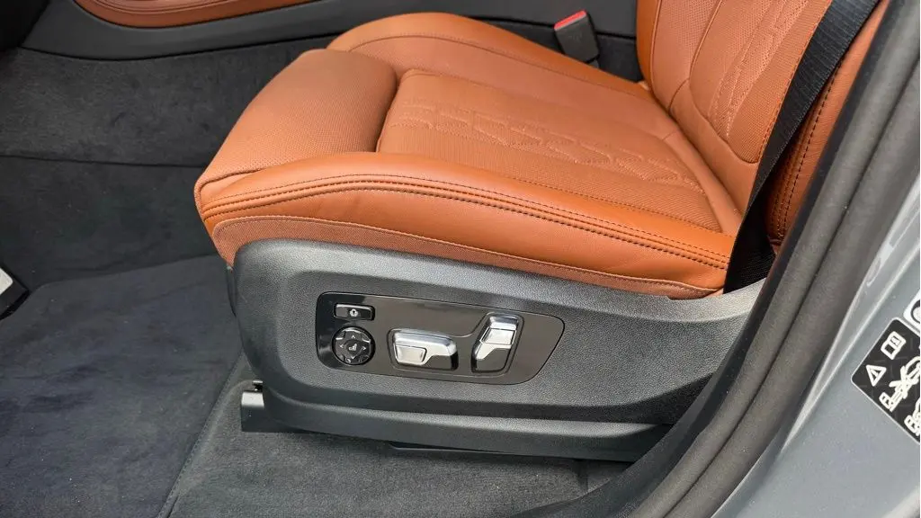 2027 BMW X7 M60i