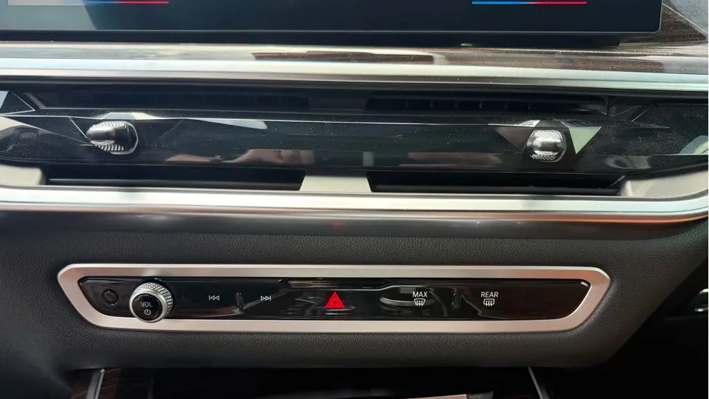 2027 BMW X7 M60i