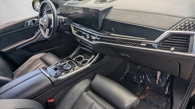 2024 BMW X7 M60i