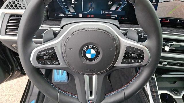 2025 BMW X7 M60i