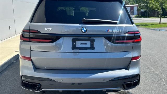 2027 BMW X7 M60i