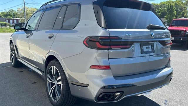 2027 BMW X7 M60i