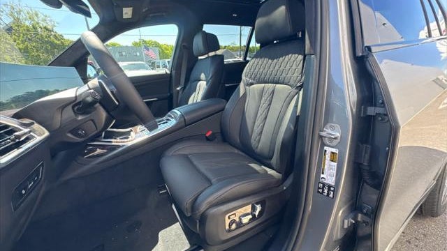 2027 BMW X7 M60i