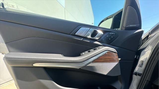 2027 BMW X7 M60i
