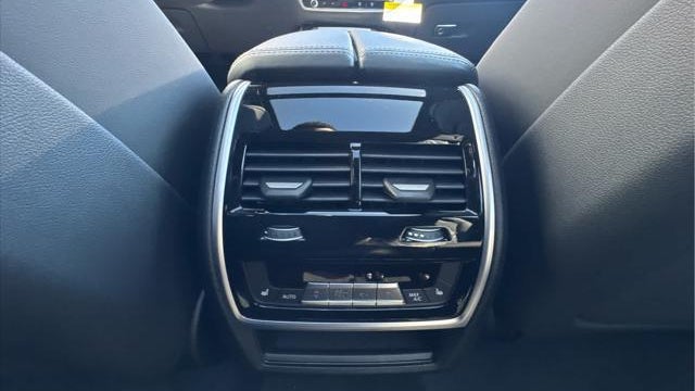 2027 BMW X7 M60i