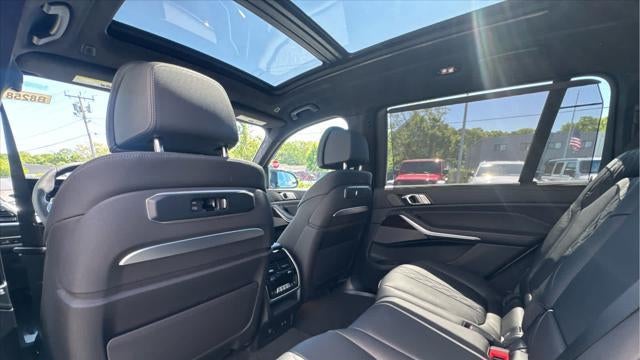 2027 BMW X7 M60i