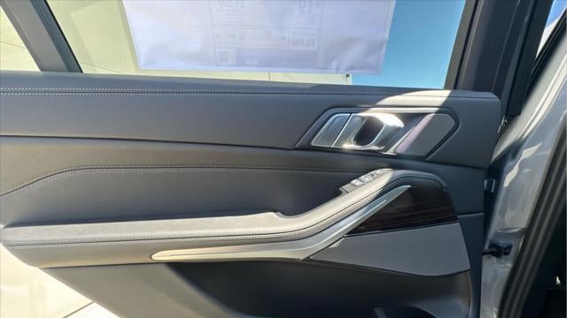 2027 BMW X7 M60i