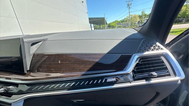 2027 BMW X7 M60i