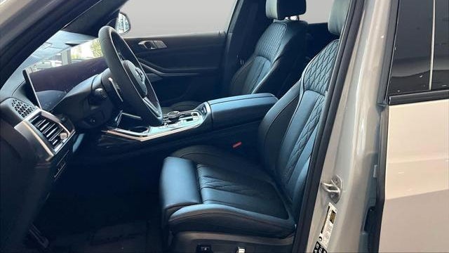 2027 BMW X7 M60i