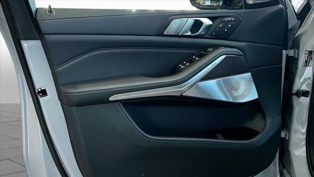 2027 BMW X7 M60i