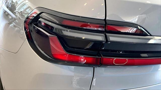 2027 BMW X7 M60i
