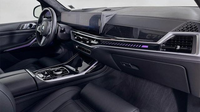 2023 BMW X7 M60i