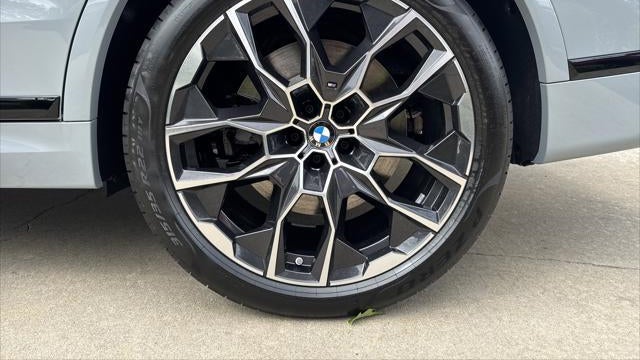 2027 BMW X7 M60i