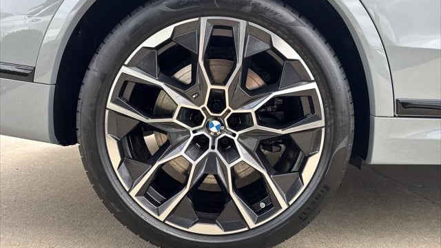 2027 BMW X7 M60i