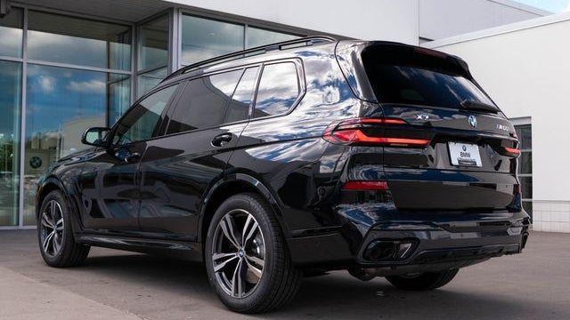 2027 BMW X7 M60i