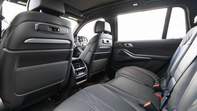 2027 BMW X7 M60i