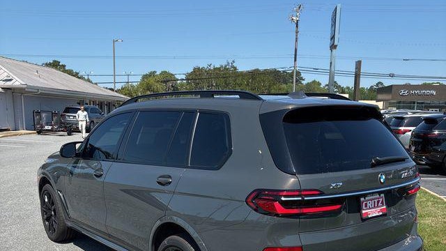 2023 BMW X7 M60i