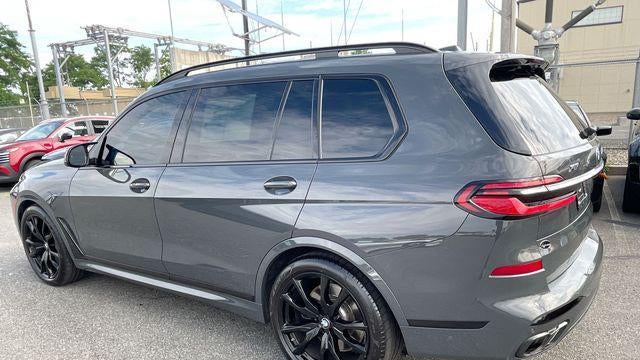 2023 BMW X7 M60i
