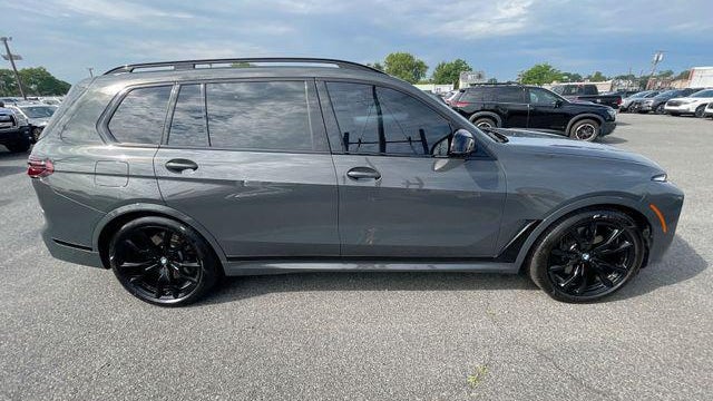 2023 BMW X7 M60i
