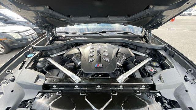 2023 BMW X7 M60i