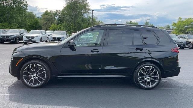 2025 BMW X7 M60i