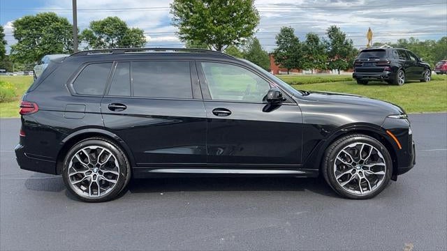 2025 BMW X7 M60i