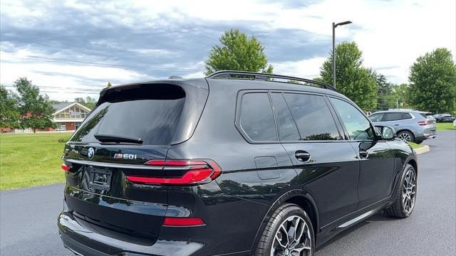 2025 BMW X7 M60i
