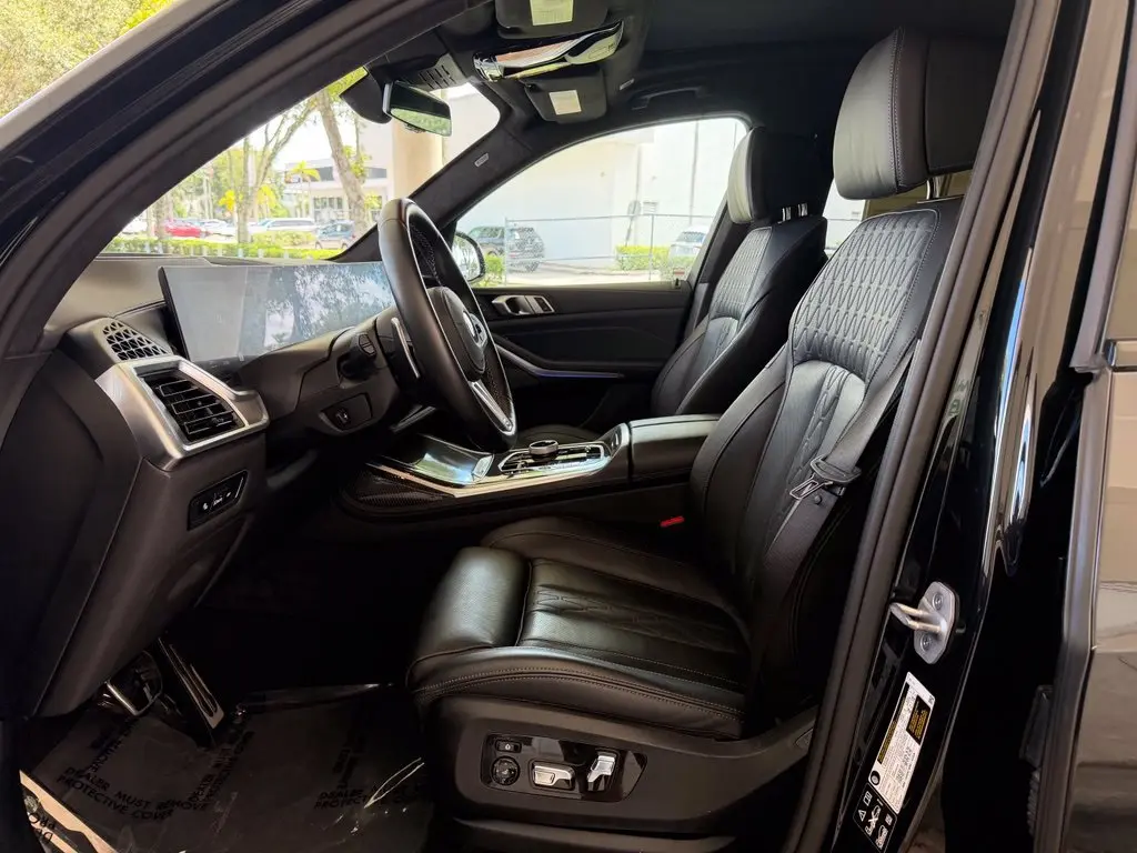 2026 BMW X7 - $77,606
