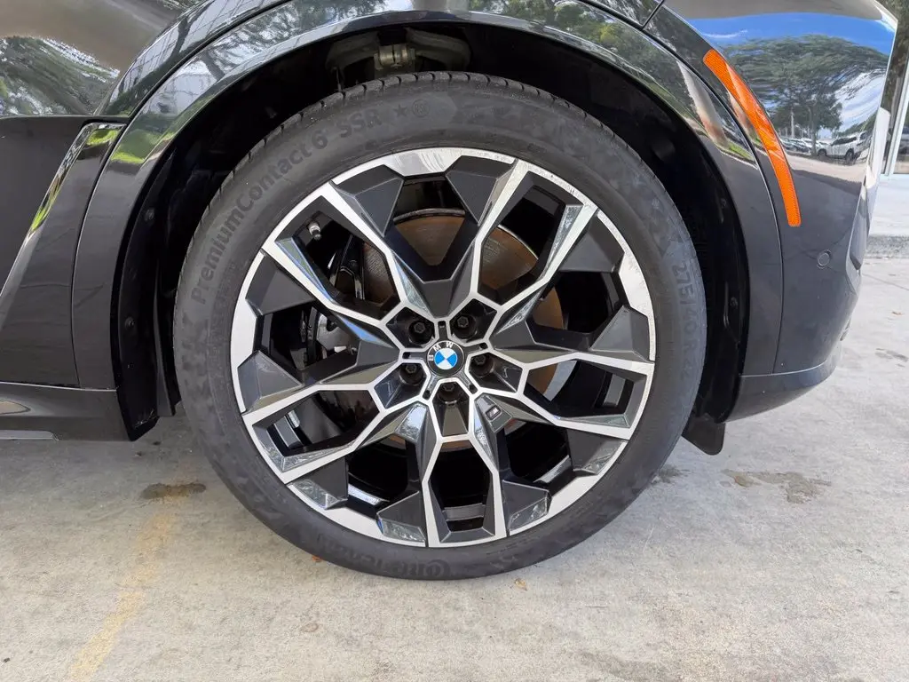 2026 BMW X7 - $77,606
