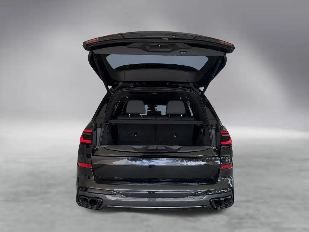 2026 BMW X7 - $77,606