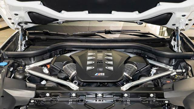 2024 BMW X7 M60i