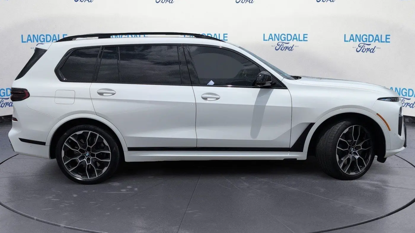 2025 BMW X7 M60i