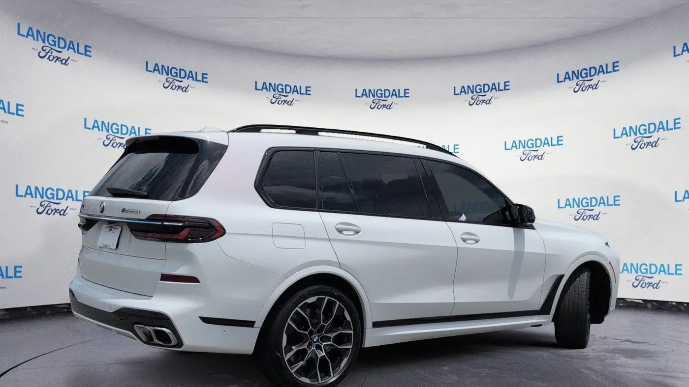 2025 BMW X7 M60i