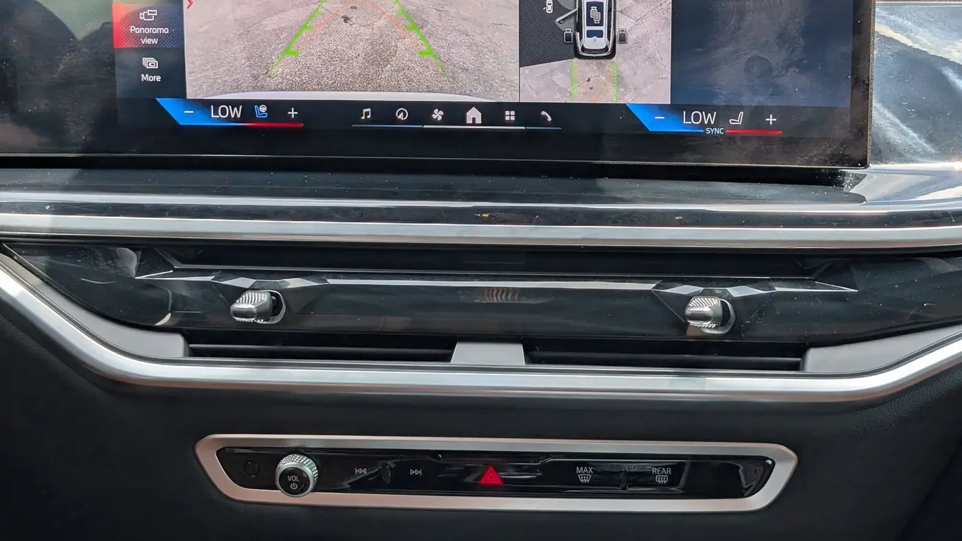 2025 BMW X7 M60i