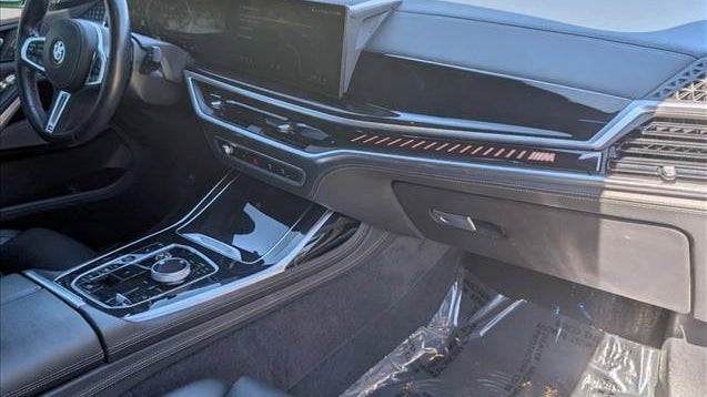 2024 BMW X7 M60i