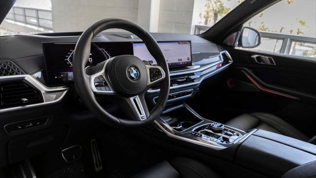 2025 BMW X7 M60i
